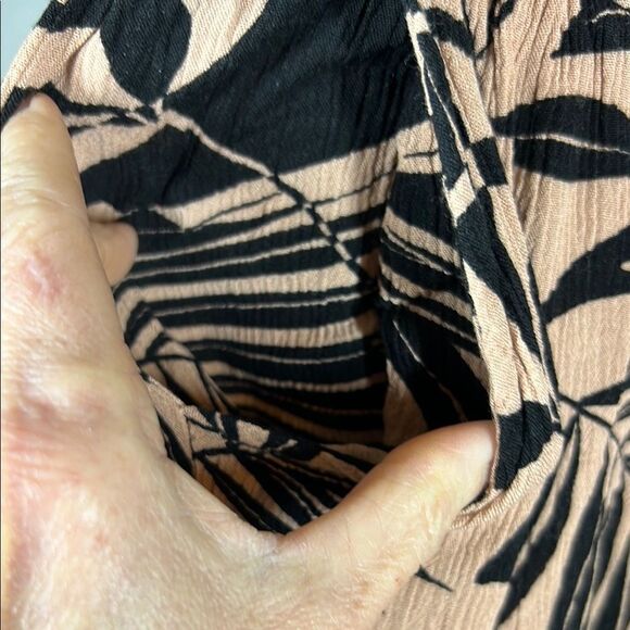 Wild Fable Tropical Print Black Ankle Pants with Wide-Leg Design - Picture 5 of 7